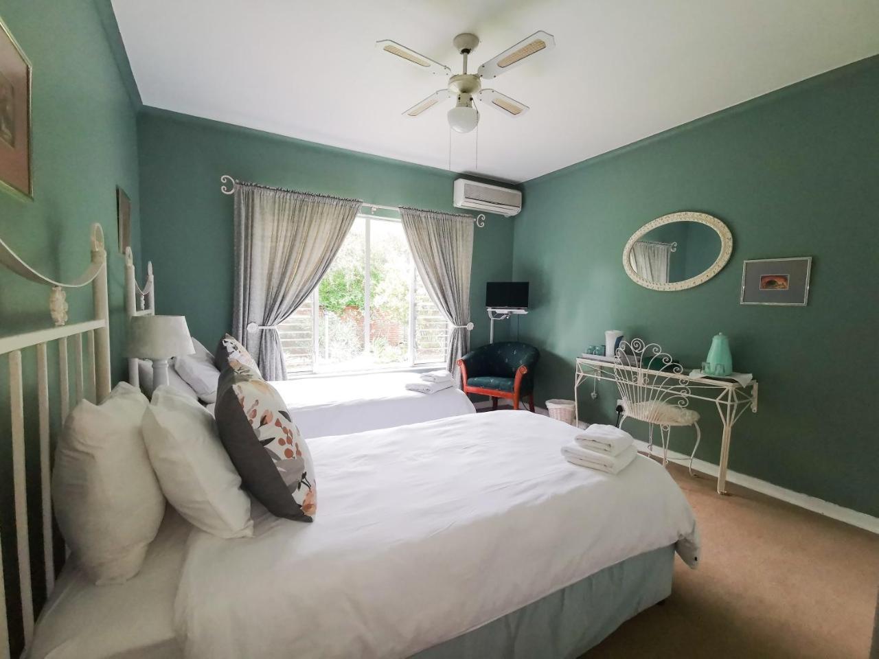 Loerie Guesthouse Hoedspruit Buitenkant foto